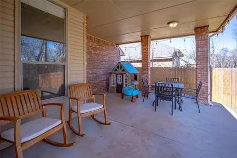Exterior - 4300 Mackenzie Dr, Moore, OK 73160 photo 5 of 9