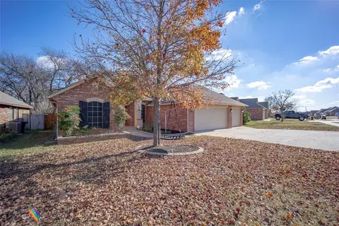 Exterior - 4300 Mackenzie Dr, Moore, OK 73160 photo 3 of 9