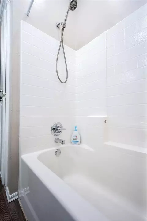 Bath - 4300 Mackenzie Dr, Moore, OK 73160 photo 2 of 5