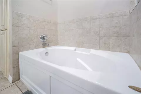 Bath - 4300 Mackenzie Dr, Moore, OK 73160 photo 5 of 5