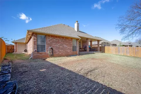 Exterior - 4300 Mackenzie Dr, Moore, OK 73160 photo 8 of 9
