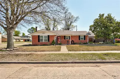 Exterior - 236 E 30th St, Edmond, OK 73013 photo 3 of 5