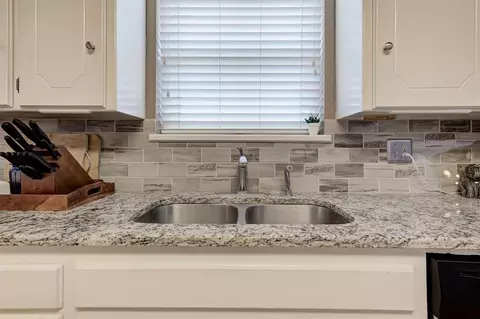Kitchen - 236 E 30th St, Edmond, OK 73013 photo 5 of 7
