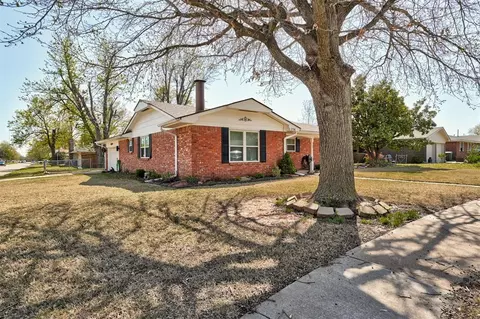 Exterior - 236 E 30th St, Edmond, OK 73013 photo 5 of 5