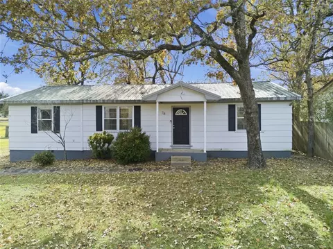 78 Cherokee St, Canadian, OK 74425