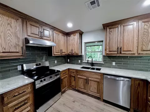 Kitchen - 29404 150th St, Wayne, OK 73095 photo 3 of 5