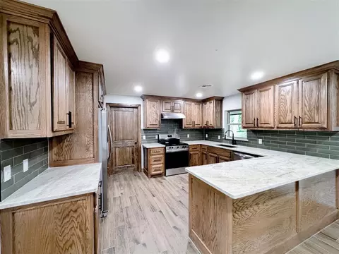 Kitchen - 29404 150th St, Wayne, OK 73095 photo 5 of 5