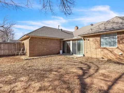 Exterior - 2616 Ricks Ct, Edmond, OK 73012 photo 3 of 4
