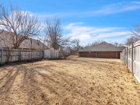 Exterior - 2616 Ricks Ct, Edmond, OK 73012 photo 4 of 4