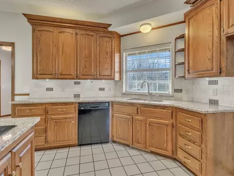Kitchen - 2616 Ricks Ct, Edmond, OK 73012 photo 1 of 4