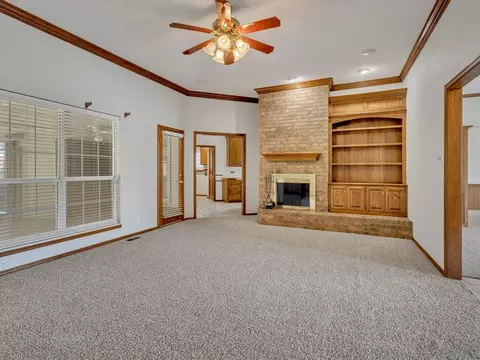 Living - 2616 Ricks Ct, Edmond, OK 73012 photo 2 of 3