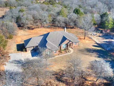 1415 Southern Shores Dr, Norman, OK 73026