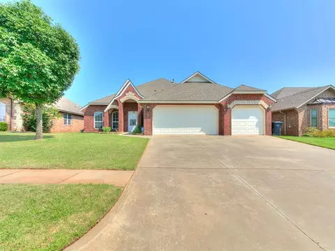1612 Dorothy Dr, Moore, OK 73170