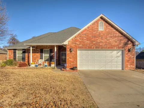 10585 NE 4th St, Midwest City, OK 73130