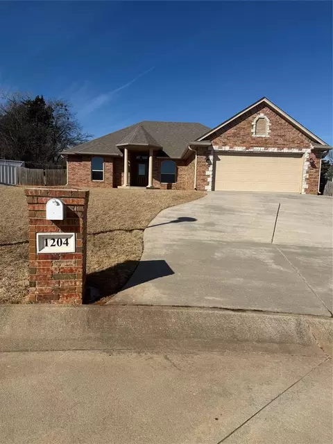 1204 Palmer Dr, Shawnee, OK 74804