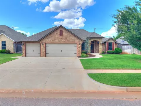 12105 SW 45th Ter, Mustang, OK 73064