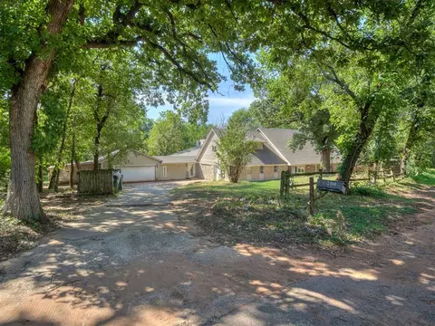 2404 Rambling Rd, Edmond, OK 73025