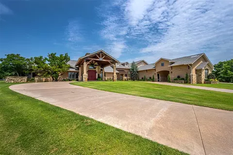 1701 Woodhill Rd, Edmond, OK 73025