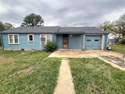 607 School St, Elmore City, OK 73433