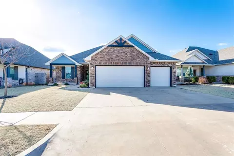10812 NW 28th St, Yukon, OK 73099