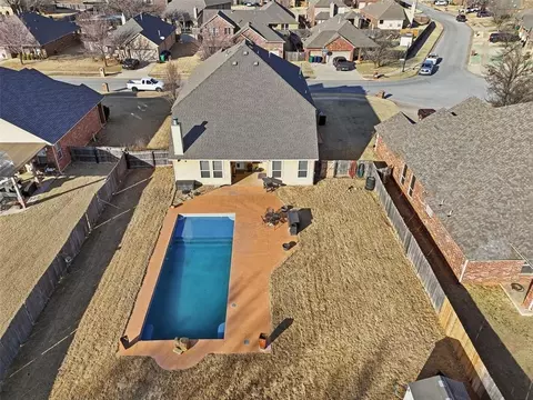 11008 SW 40th St, Mustang, OK 73064