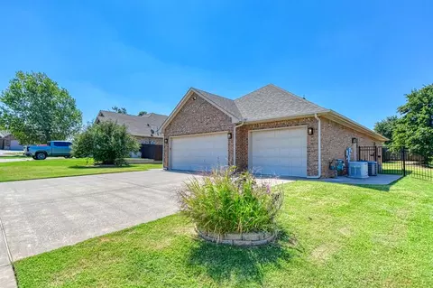 300 Bailey St, Blanchard, OK 73010