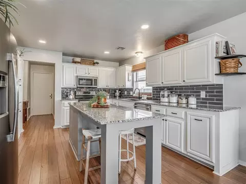 17204 Valley Crst, Edmond, OK 73012