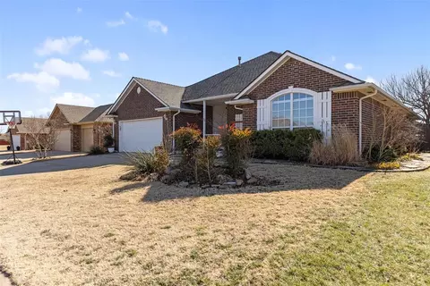 1724 Monterey Pl, Edmond, OK 73013