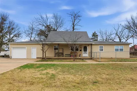 523 N 2nd Ave, Stroud, OK 74079