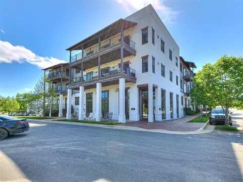 29 Water St #6, Carlton Landing, OK 74432