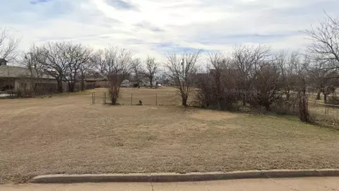1910 SW A Ave, Lawton, OK 73501