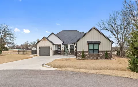 2245 Jackson Ln, Blanchard, OK 73010