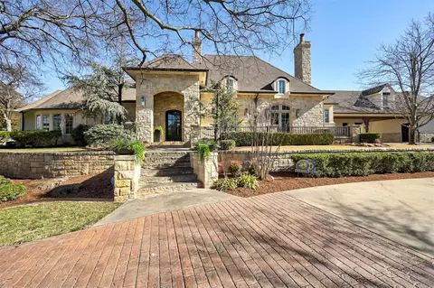 2204 Catalina Dr, Edmond, OK 73013