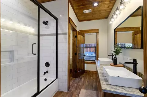Bath - 772 Hickory Post Rd, Broken Bow, OK 74728 photo 8 of 10