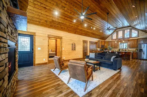 Living - 772 Hickory Post Rd, Broken Bow, OK 74728 photo 3 of 6