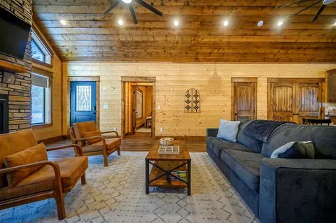 Living - 772 Hickory Post Rd, Broken Bow, OK 74728 photo 2 of 7