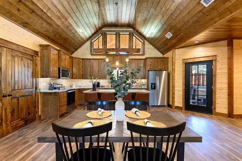Dining - 772 Hickory Post Rd, Broken Bow, OK 74728 photo 2 of 2
