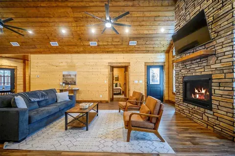 Living - 772 Hickory Post Rd, Broken Bow, OK 74728 photo 5 of 6