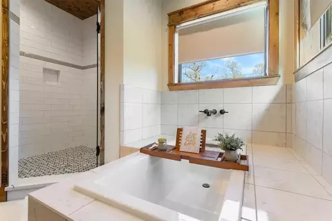 Bath - 772 Hickory Post Rd, Broken Bow, OK 74728 photo 1 of 10