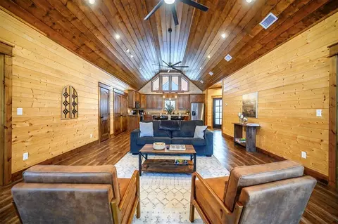 Living - 772 Hickory Post Rd, Broken Bow, OK 74728 photo 4 of 6