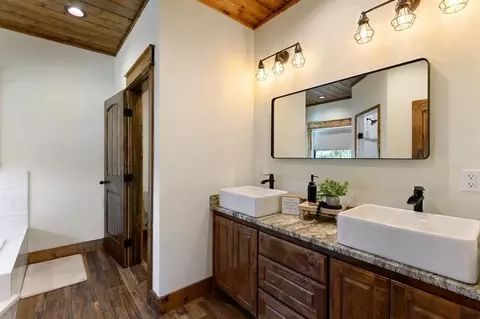 Bath - 772 Hickory Post Rd, Broken Bow, OK 74728 photo 10 of 10