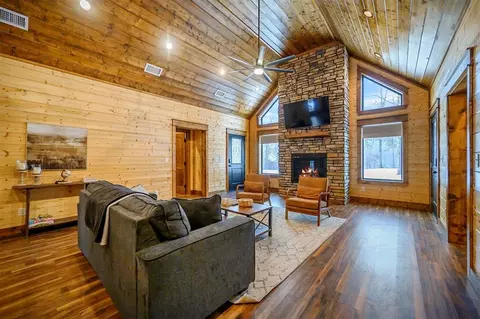Living - 772 Hickory Post Rd, Broken Bow, OK 74728 photo 6 of 6