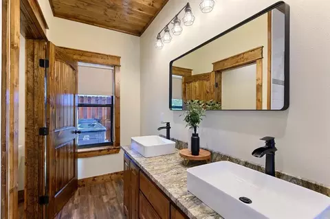 Bath - 772 Hickory Post Rd, Broken Bow, OK 74728 photo 7 of 10