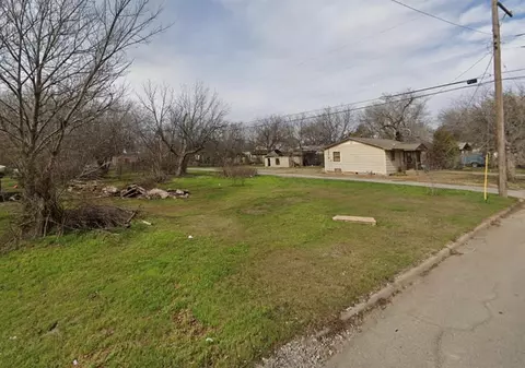 407 SW 17th St, Lawton, OK 73501