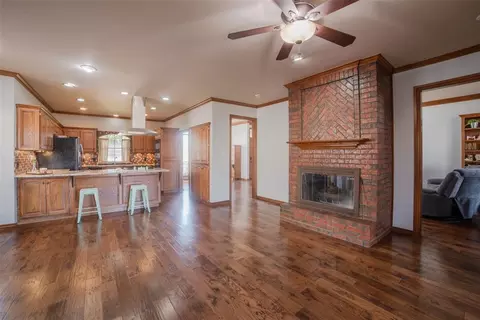 Living - 801 Ricks Trl, Edmond, OK 73012 photo 3 of 3