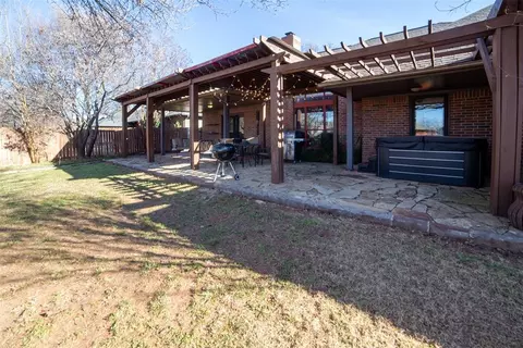 Exterior - 801 Ricks Trl, Edmond, OK 73012 photo 3 of 5