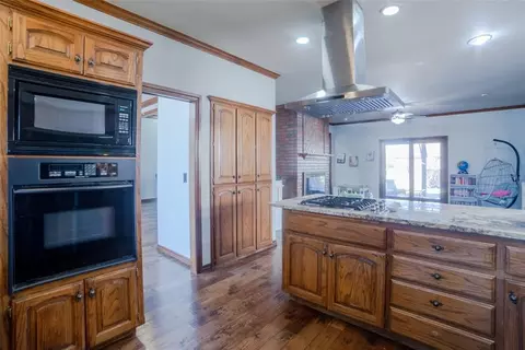 Kitchen - 801 Ricks Trl, Edmond, OK 73012 photo 3 of 4