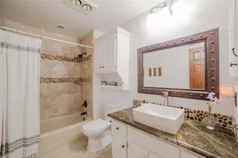 Bath - 801 Ricks Trl, Edmond, OK 73012 photo 1 of 3