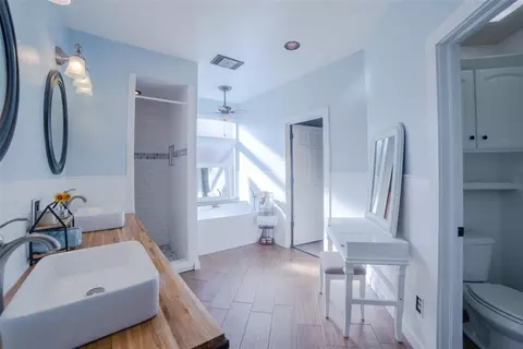 Bath - 801 Ricks Trl, Edmond, OK 73012 photo 2 of 3