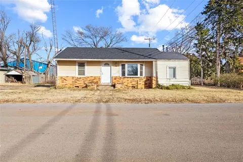114 W B St, Okeene, OK 73763
